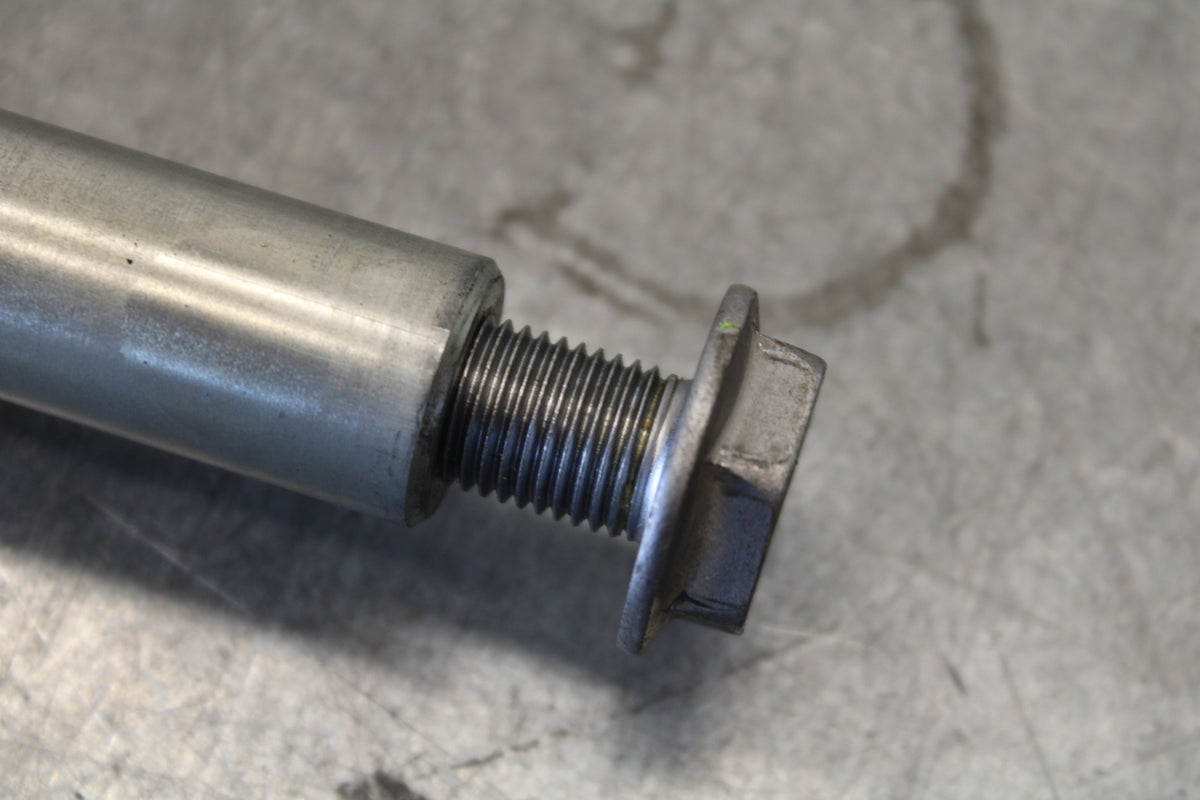 07-08 YAMAHA YZF R1 FRONT WHEEL RIM AXLE PIVOT BOLT BB675