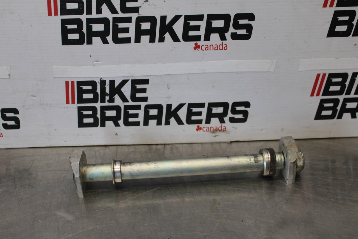 15-26 SUZUKI GSXR600 REAR AXLE BACK WHEEL RIM PIVOT BOLT AXEL BB888