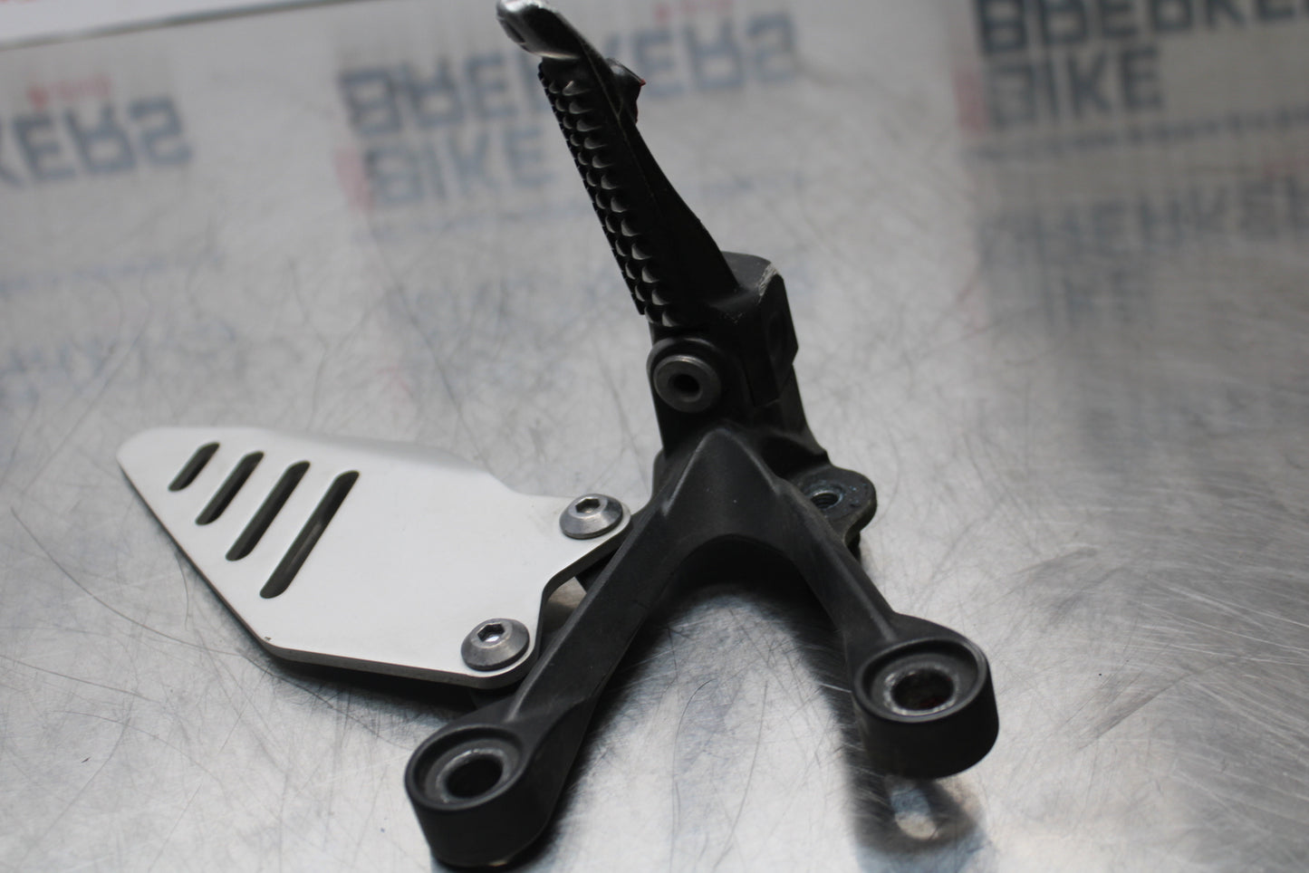 13-17 KAWASAKI NINJA ZX6R ZX636 ABS LEFT REARSET REAR SET DRIVER FOOT PEG BB143