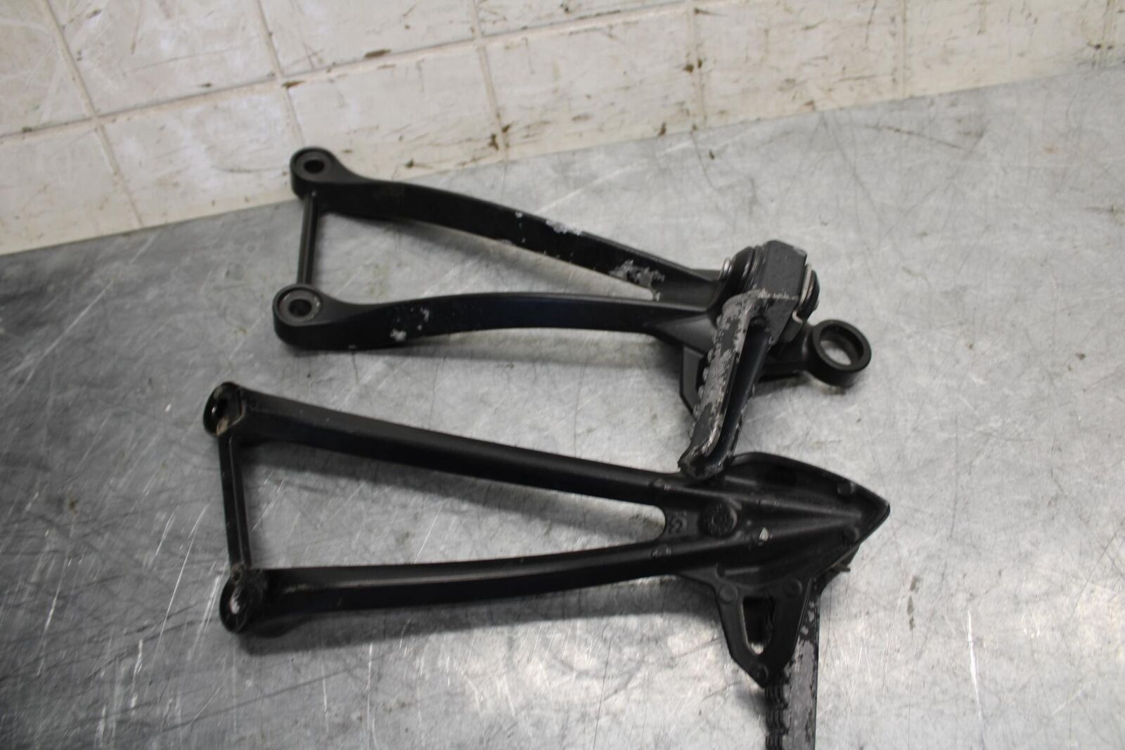 2008 Kawasaki Ninja ZX10R  REAR BACK PASSENGER PEG SET PAIR 34028-0094 BB524