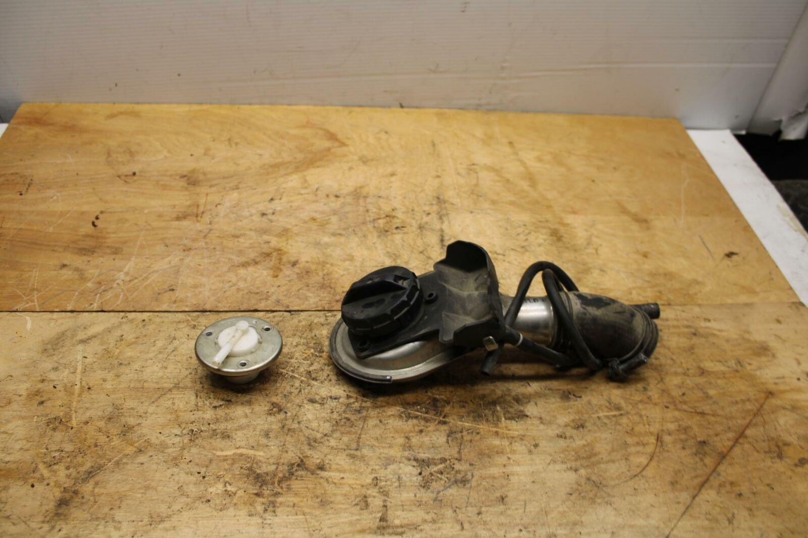 05-09 SUZUKI BOULEVARD C90 GAS TANK FUEL PETROL RESERVOIR FILL BB332