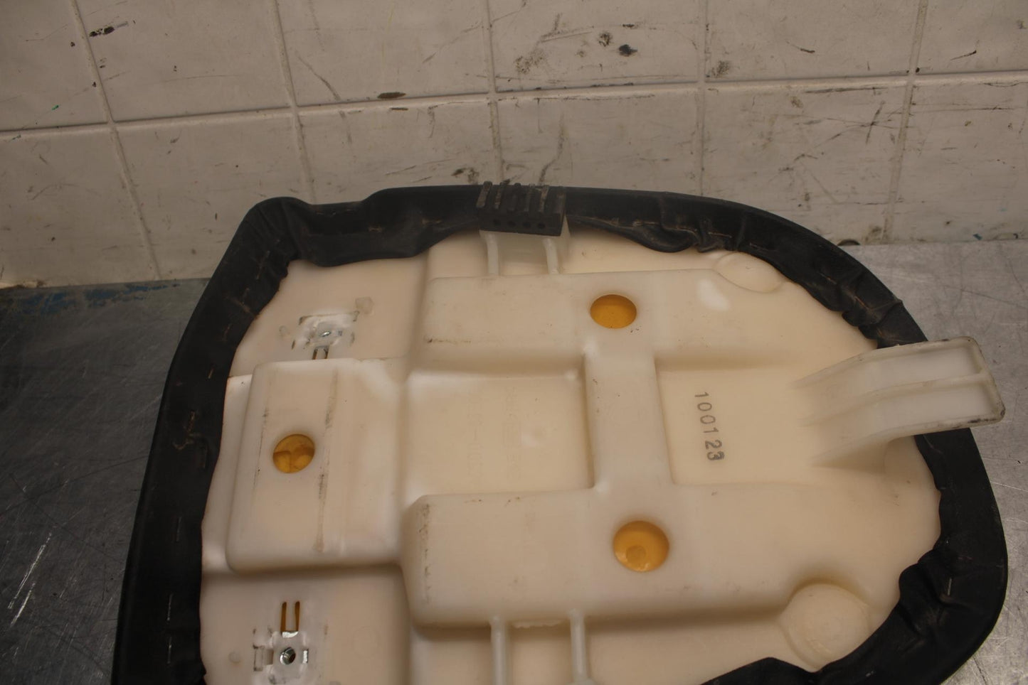 97-98 SUZUKI GSXR 600 SRAD REAR PASSENGER TANDEM SEAT PAD SADDLE PILLION BB455