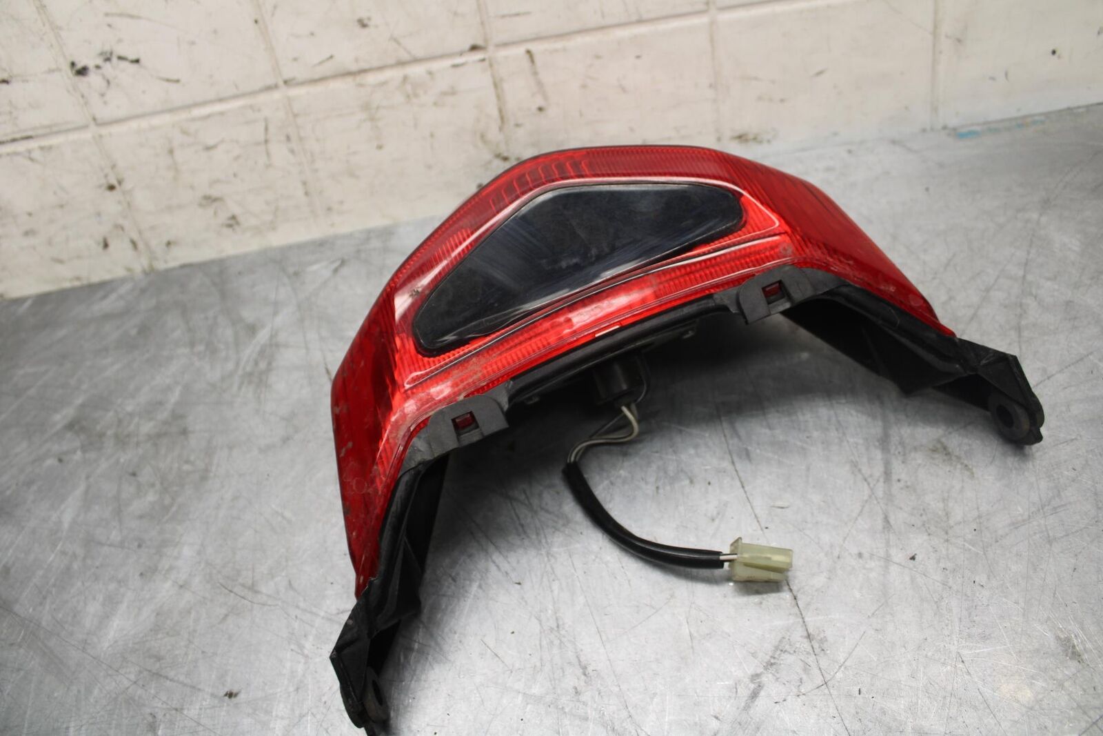 2016 Suzuki Bandit  GSF1250SA ABS REAR TAIL TAILLIGHT BACK BRAKE LIGHT BB509