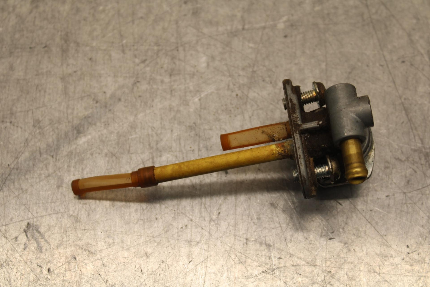 2001 Yamaha Banshee 350 YFZ350 FUEL GAS TANK PETCOCK SHUT ON OFF VALVE BB79
