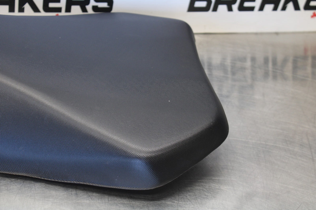 18 SUZUKI GSXR750 FRONT DRIVERS SEAT PAD SADDLE PILLION BB891
