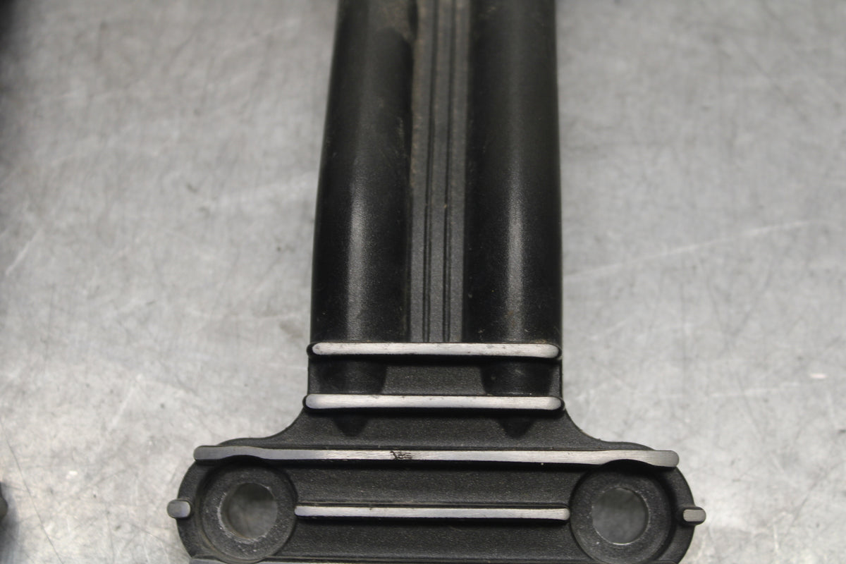 05-06 YAMAHA ROYAL STAR REAR PASSENGER FOOT STEP MOUNT BRACKET BB697