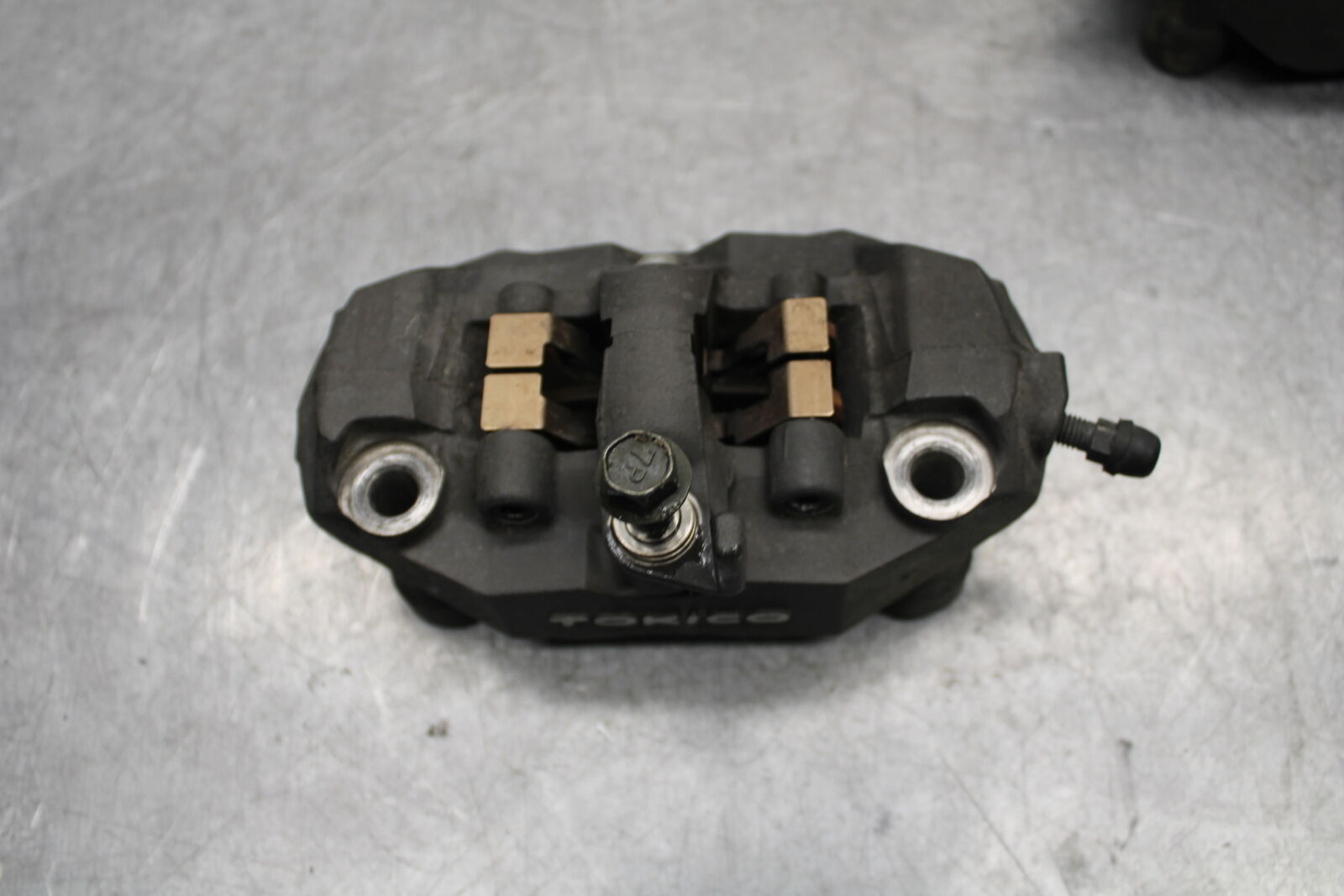 05-06 SUZUKI GSXR1000 RIGHT LEFT FRONT BRAKE CALIPER SET PAIR CALIPERS BB663