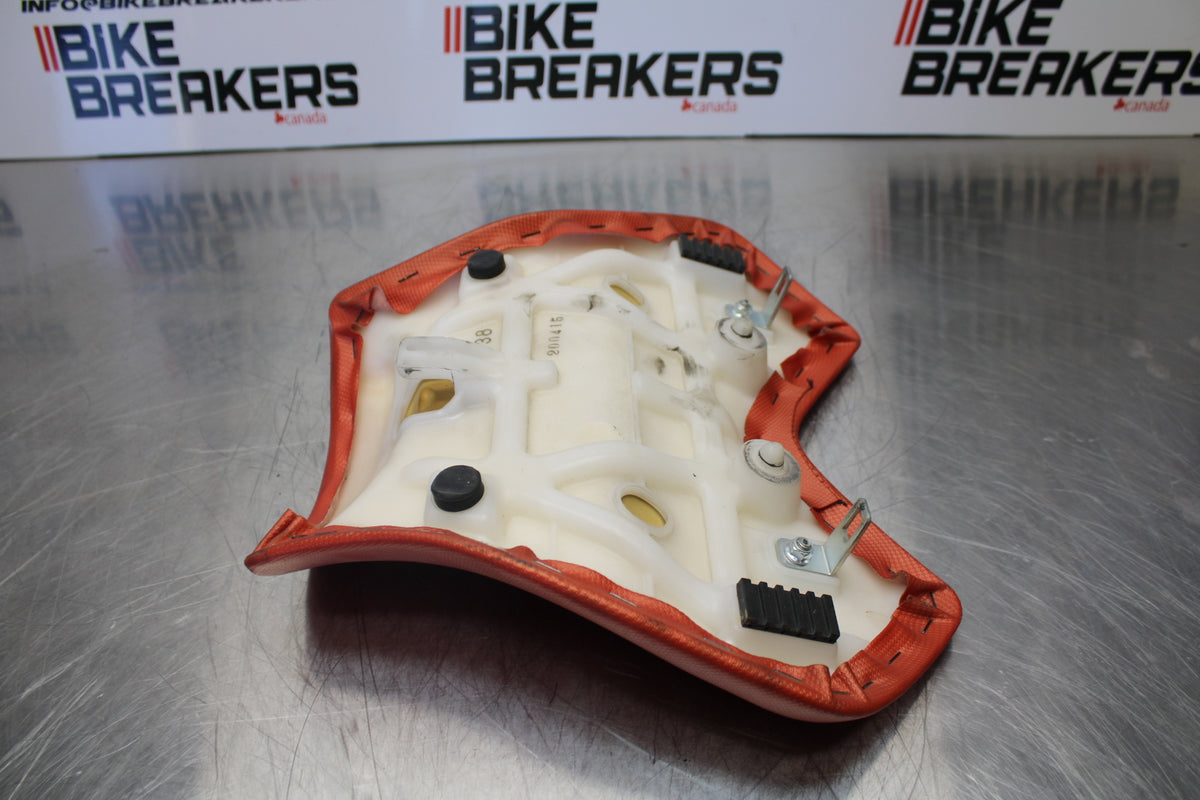 07 KAWASAKI Z1000 FRONT DRIVERS SEAT PAD SADDLE PILLION BB148