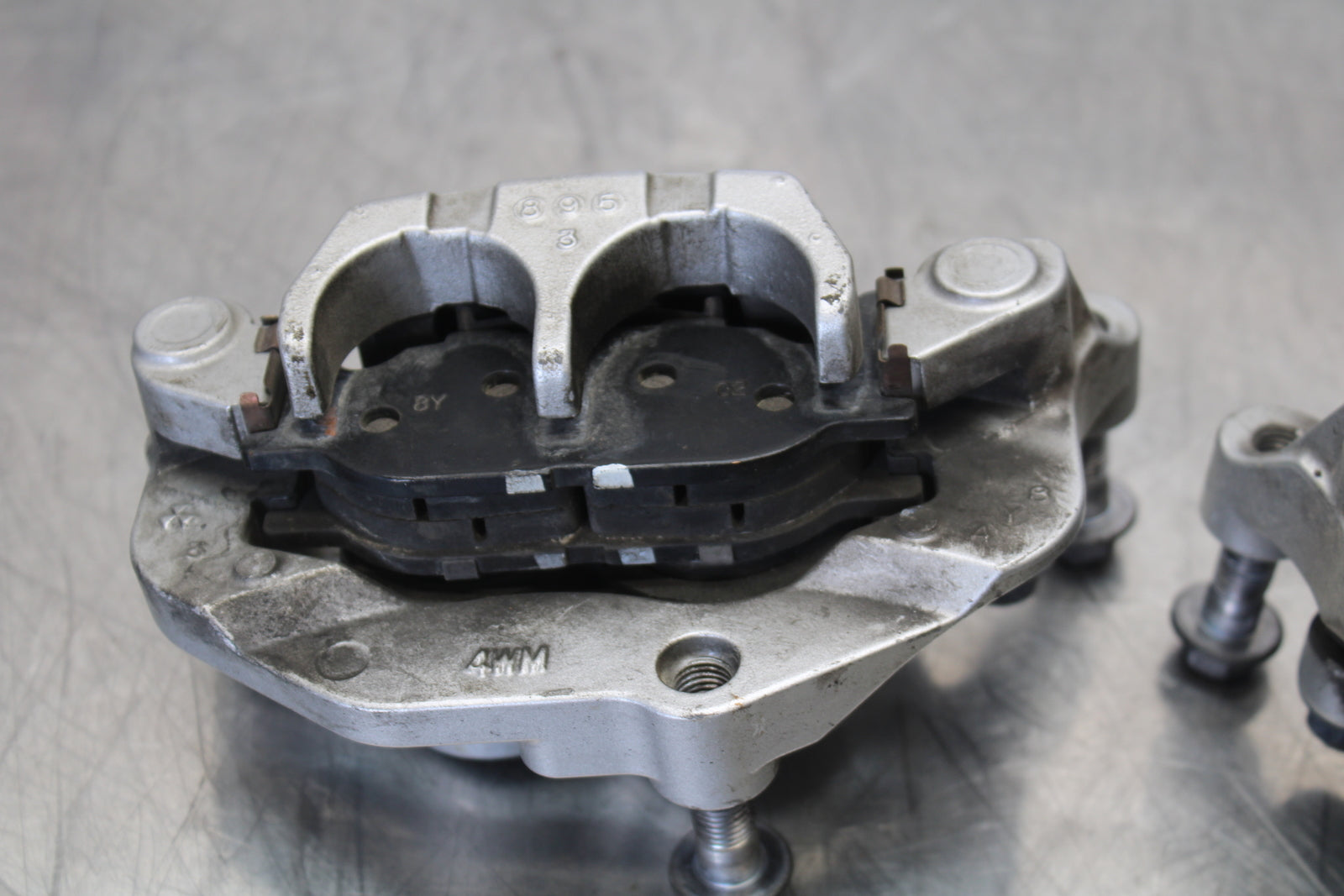 09 YAMAHA ROYAL STAR XVZ1300TF VENTURE RIGHT LEFT FRONT BRAKE CALIPER SET BB151
