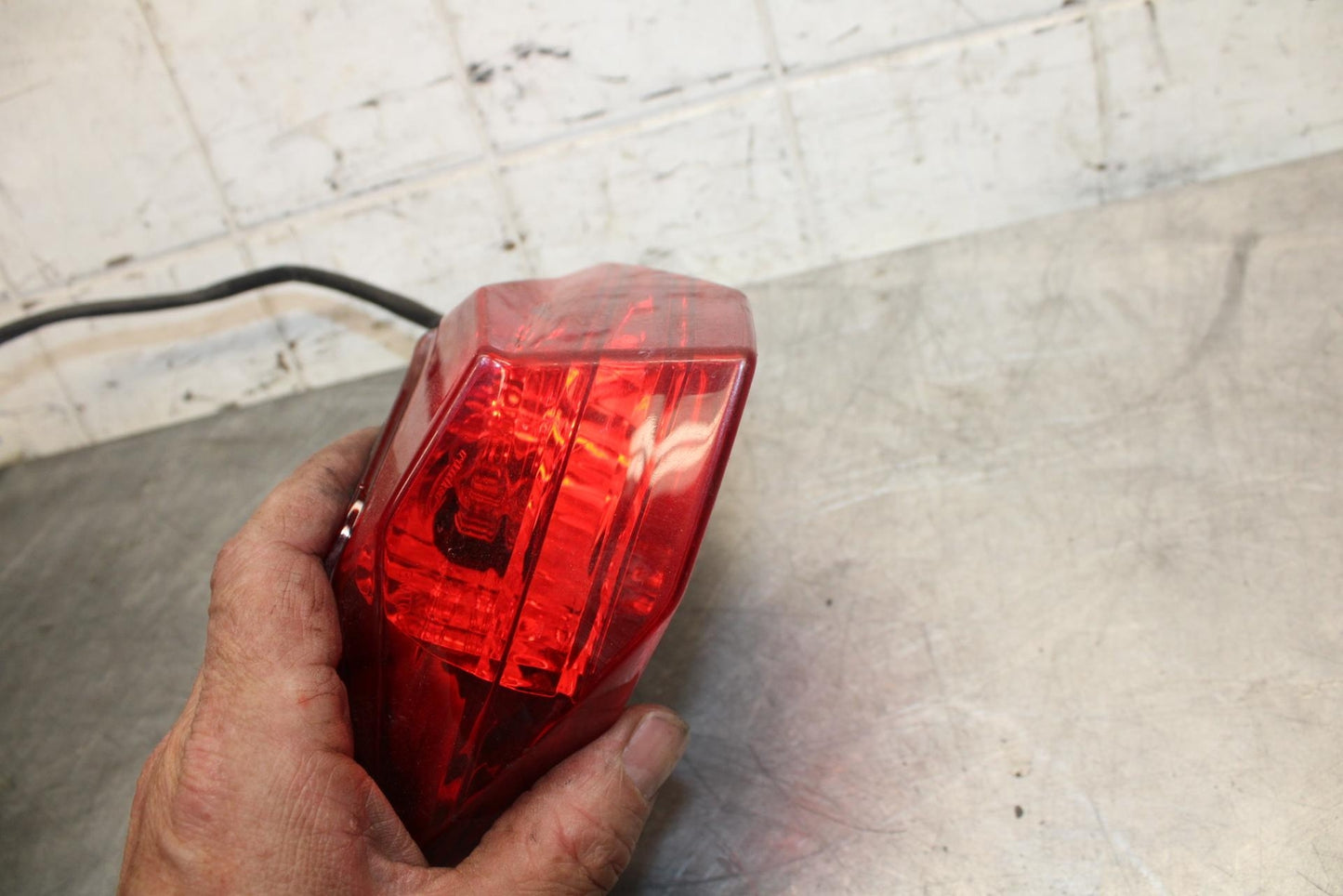 2015 Kawasaki Ninja 300 EX300B ABS REAR TAIL TAILLIGHT BACK BRAKE LIGHT BB518