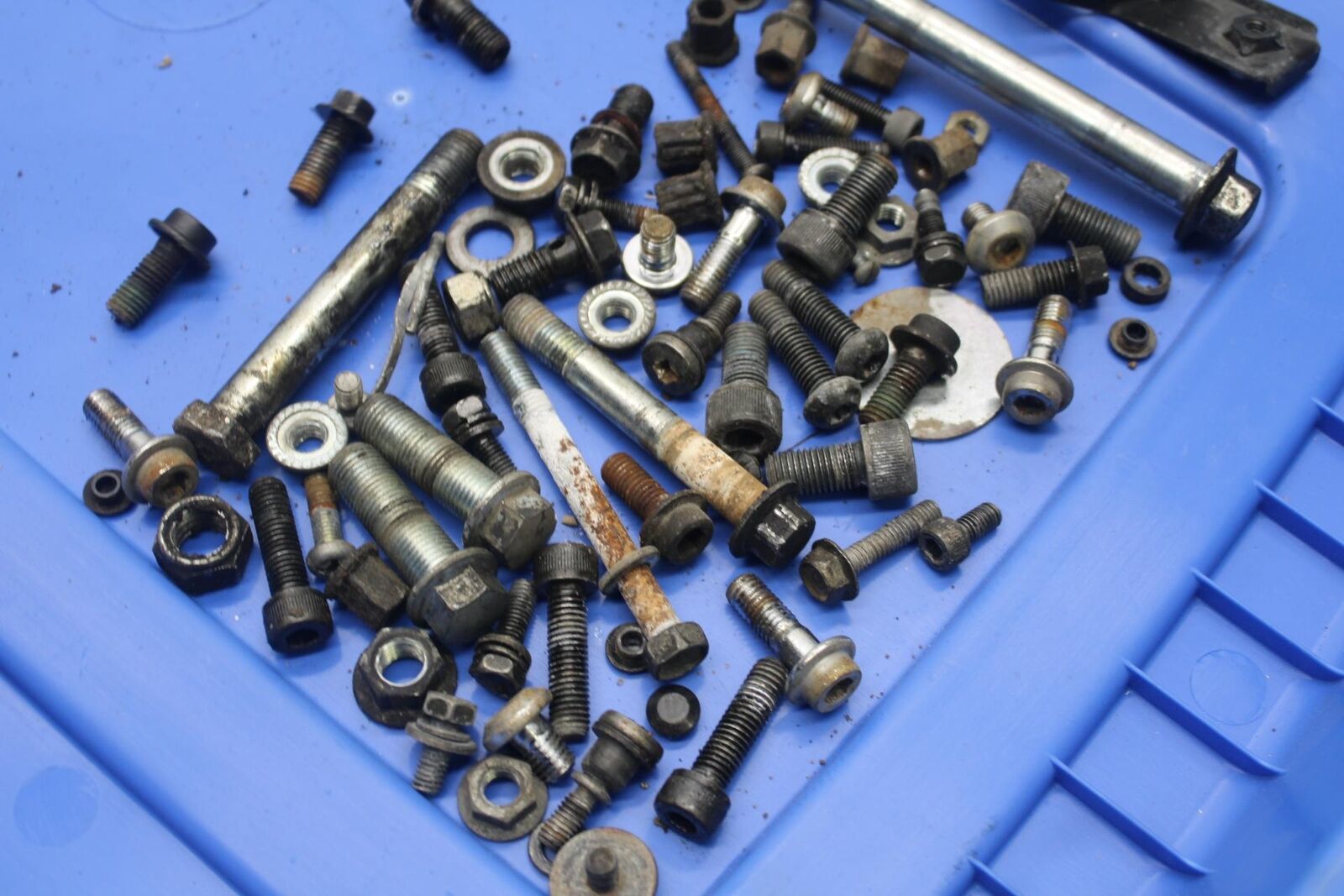 1988 Yamaha FZ600 MISCELLANEOUS BOLTS HARDWARE MOTOR SCREWS BB601