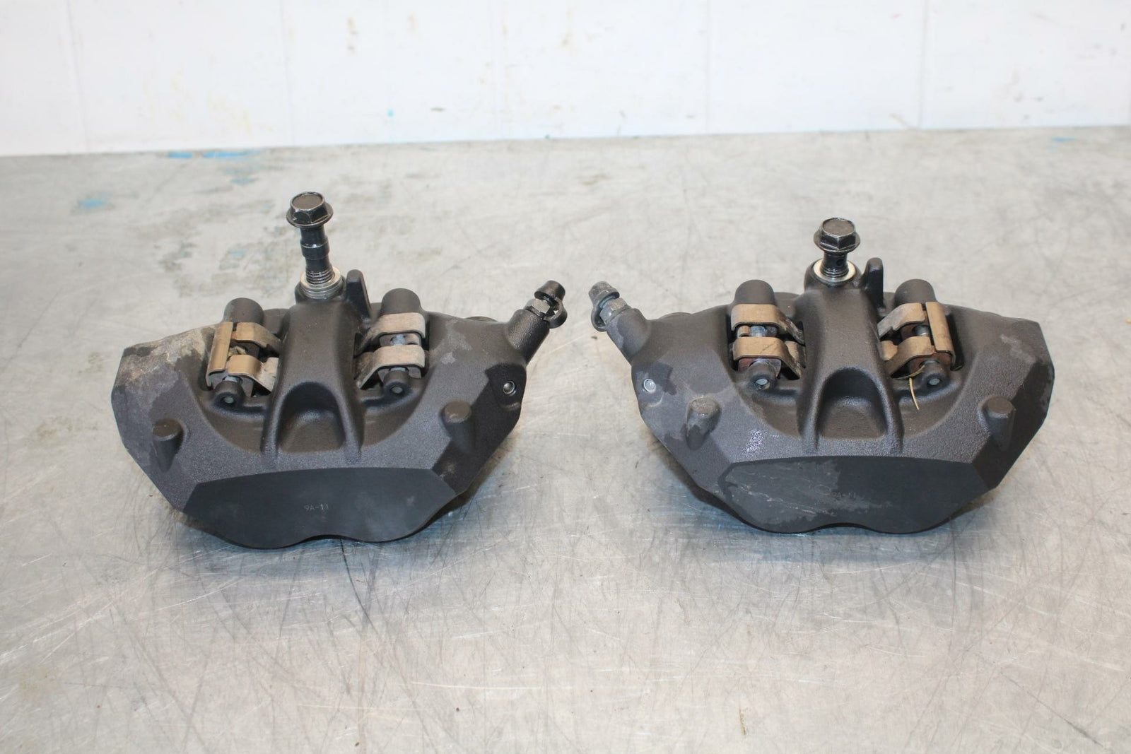 19-20 KAWASAKI NINJA ZX6R RIGHT LEFT FRONT BRAKE CALIPER SET PAIR CALIPERS BB419