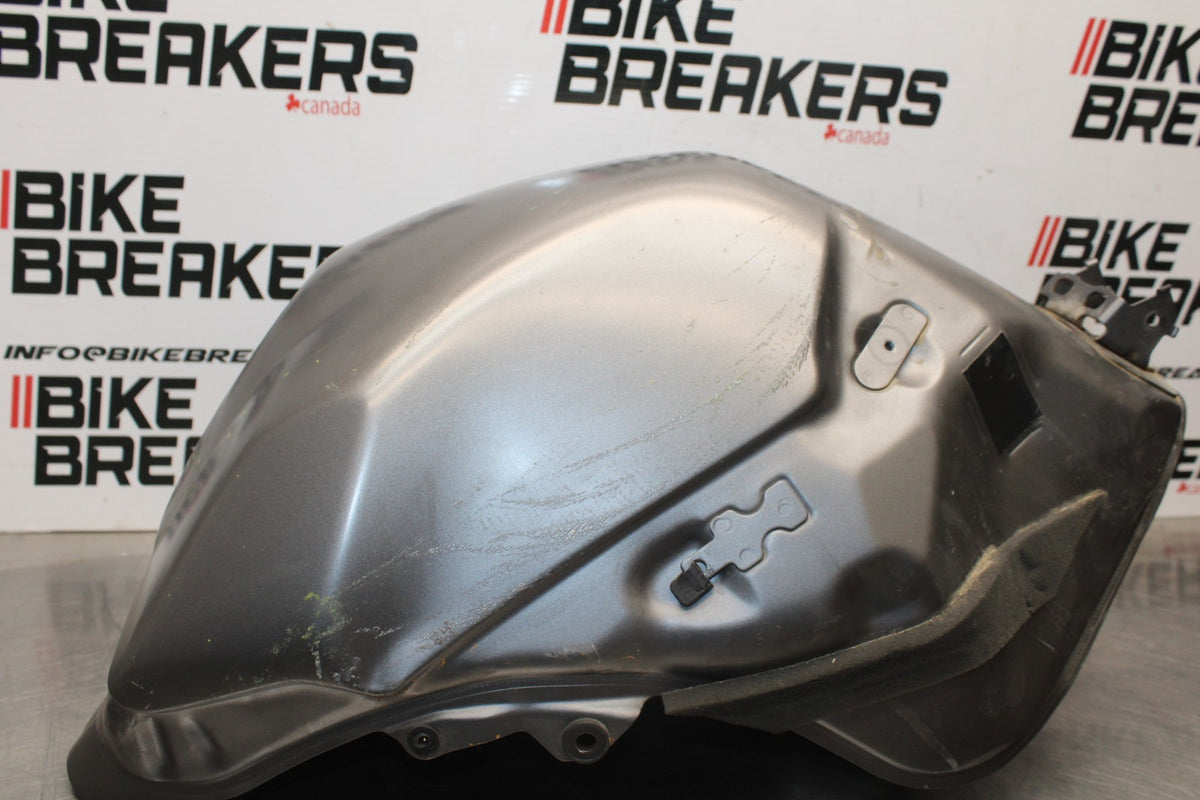 13 YAMAHA YZF R1 GAS TANK FUEL CELL PETROL RESERVOIR BB781