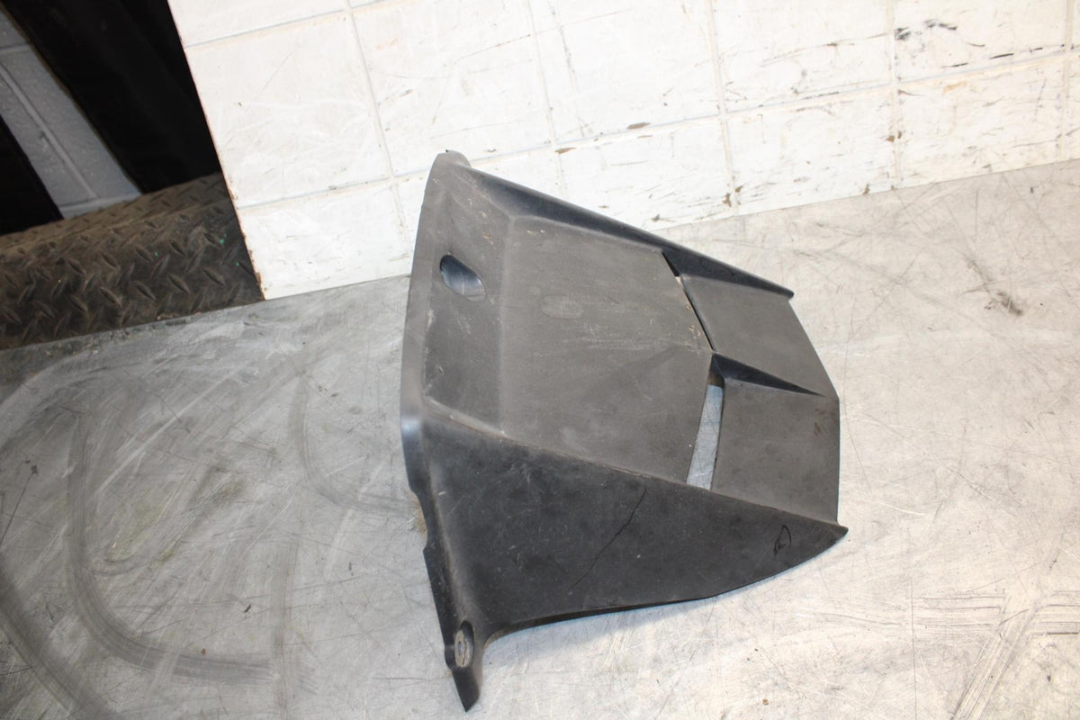 2009 Yamaha YZF R6 REAR BACK WHEEL TIRE HUGGER FENDER 2C0-21650-00-00 BB532