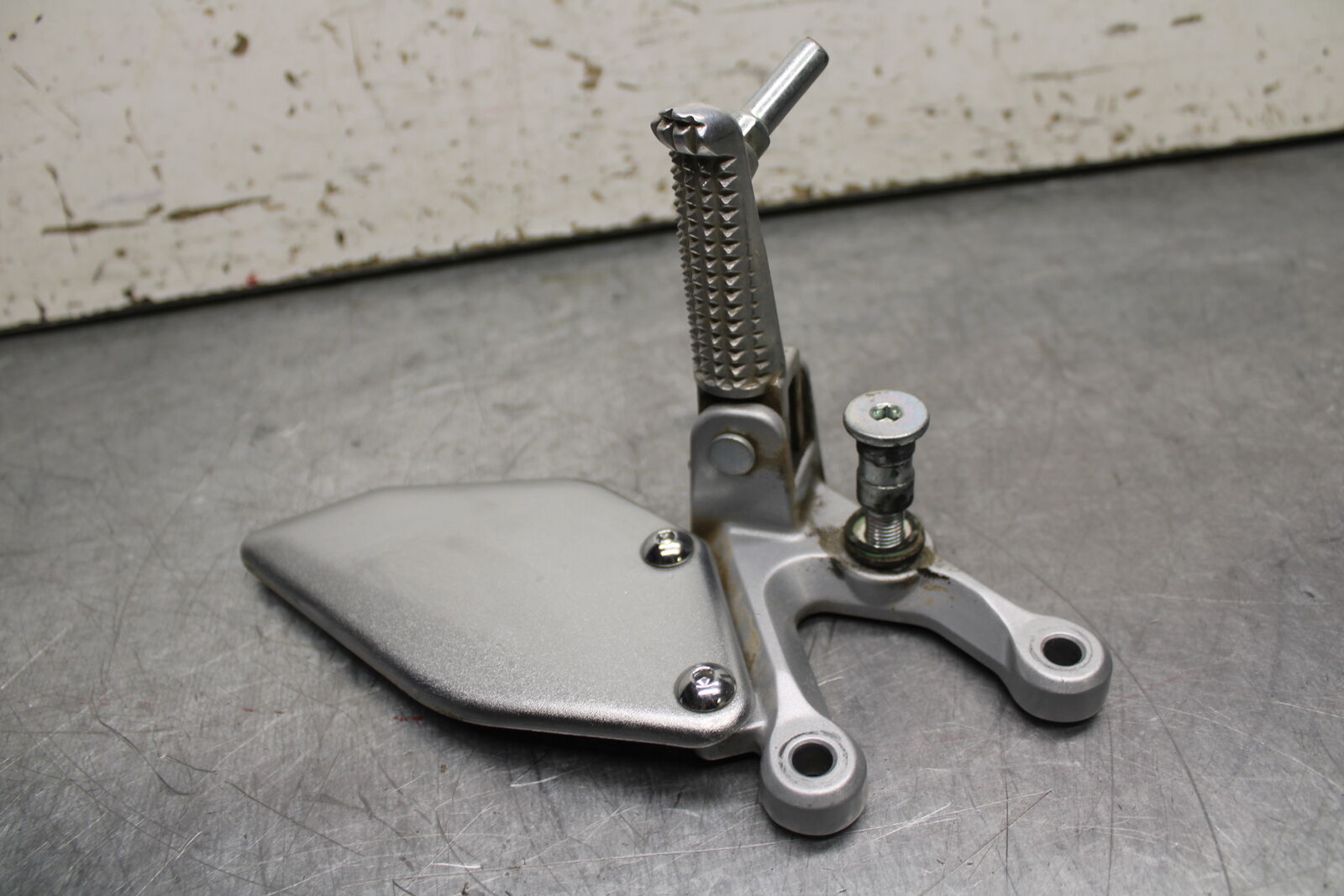 19-24 YAMAHA R3 LEFT REARSET REAR SET DRIVER FOOT PEG REST STOP BB736