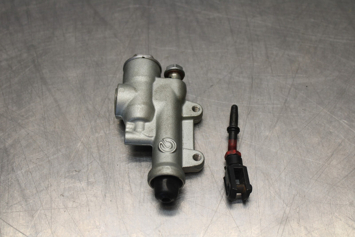 16 APRILIA TUONO V4 1100 REAR BACK BRAKE MASTER CYLINDER BB905