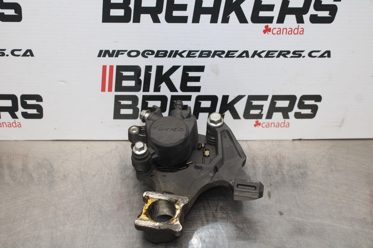 08-10 SUZUKI GSXR 600 REAR BACK BRAKE CALIPER W MOUNT BRACKET BB765