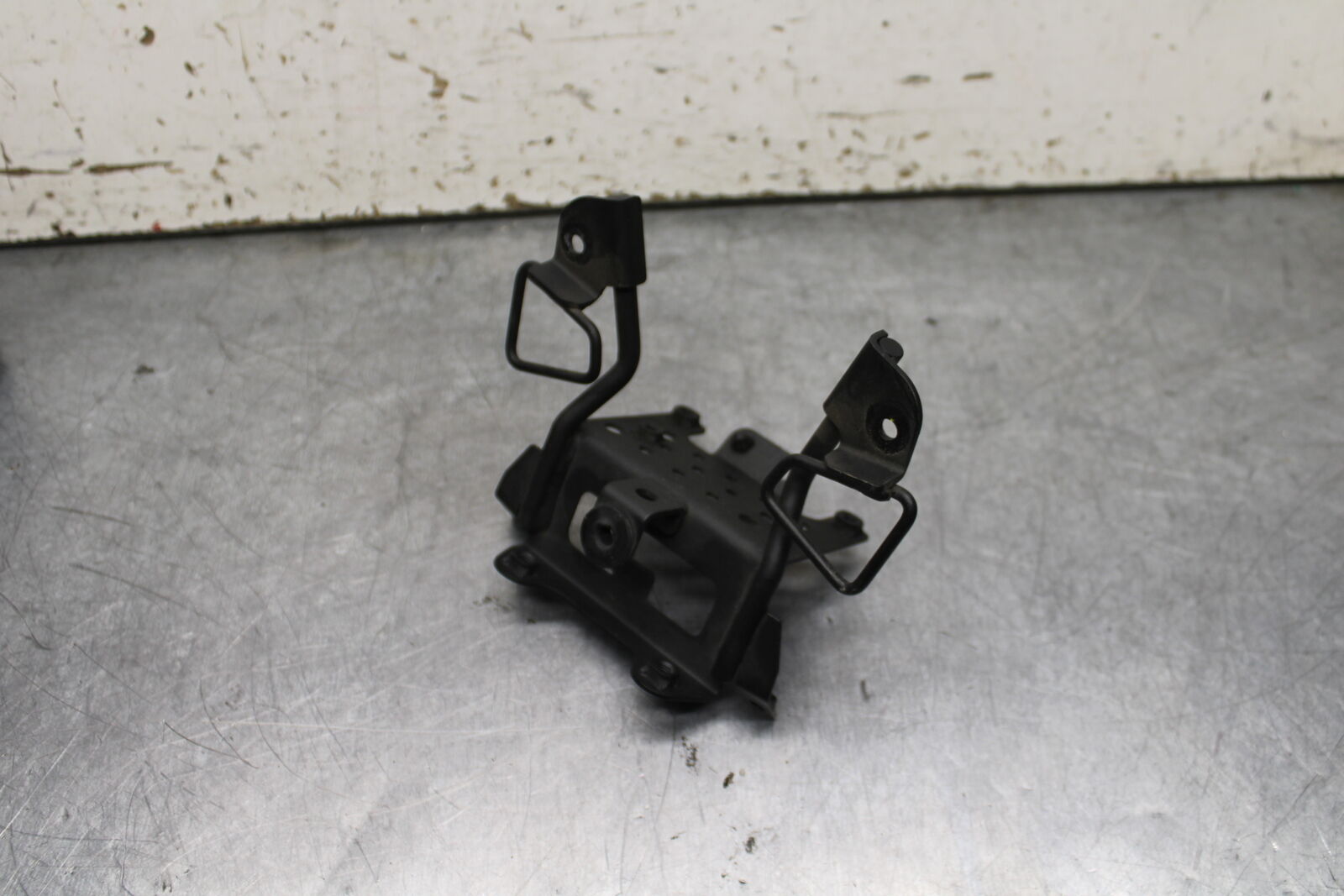 19-22 KAWASAKI Z400 UPPER FAIRING MIRROR GAUGES STAY BRACKET BB738