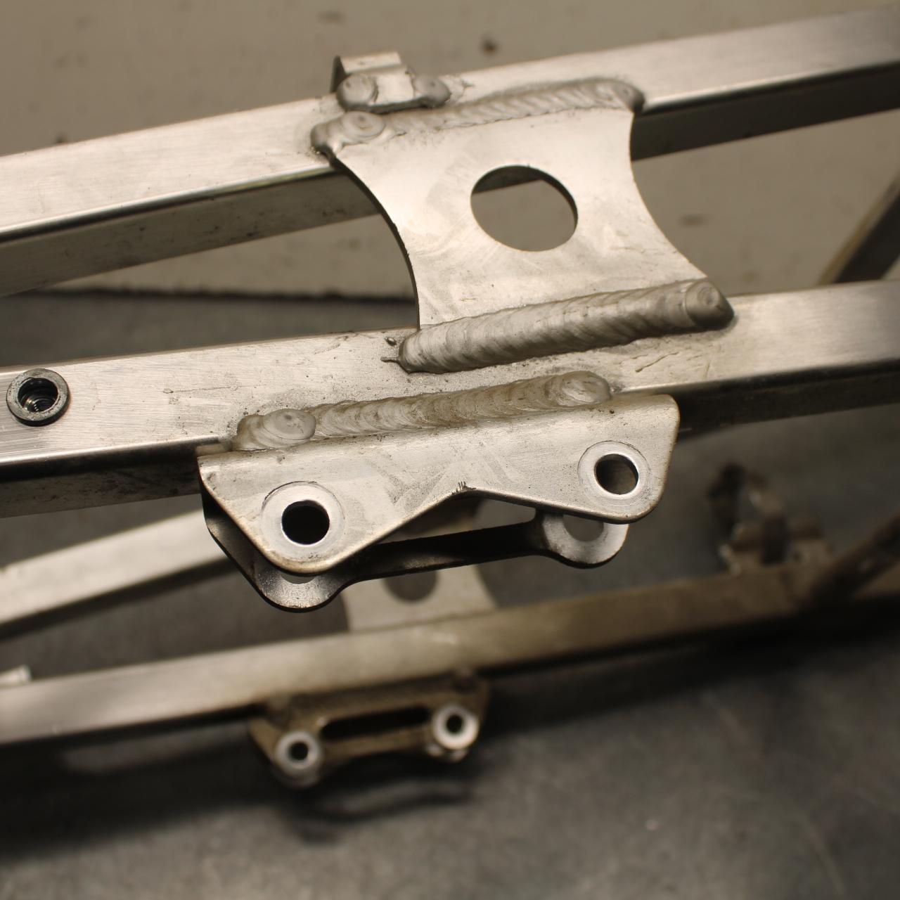 01-06 HONDA CBR600F4I REAR SUBFRAME BACK SUB FRAME 50200-MBW-D20 BB644