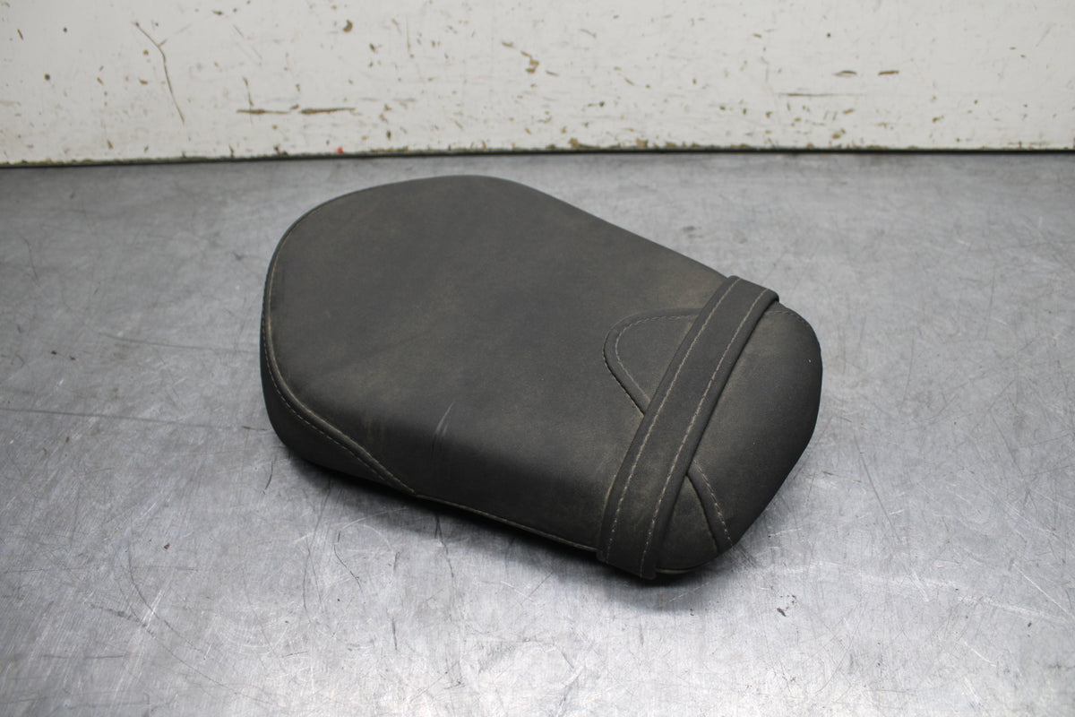 17-24 YAMAHA BOLT XVS950 REAR BACK PASSENGER SEAT BB729