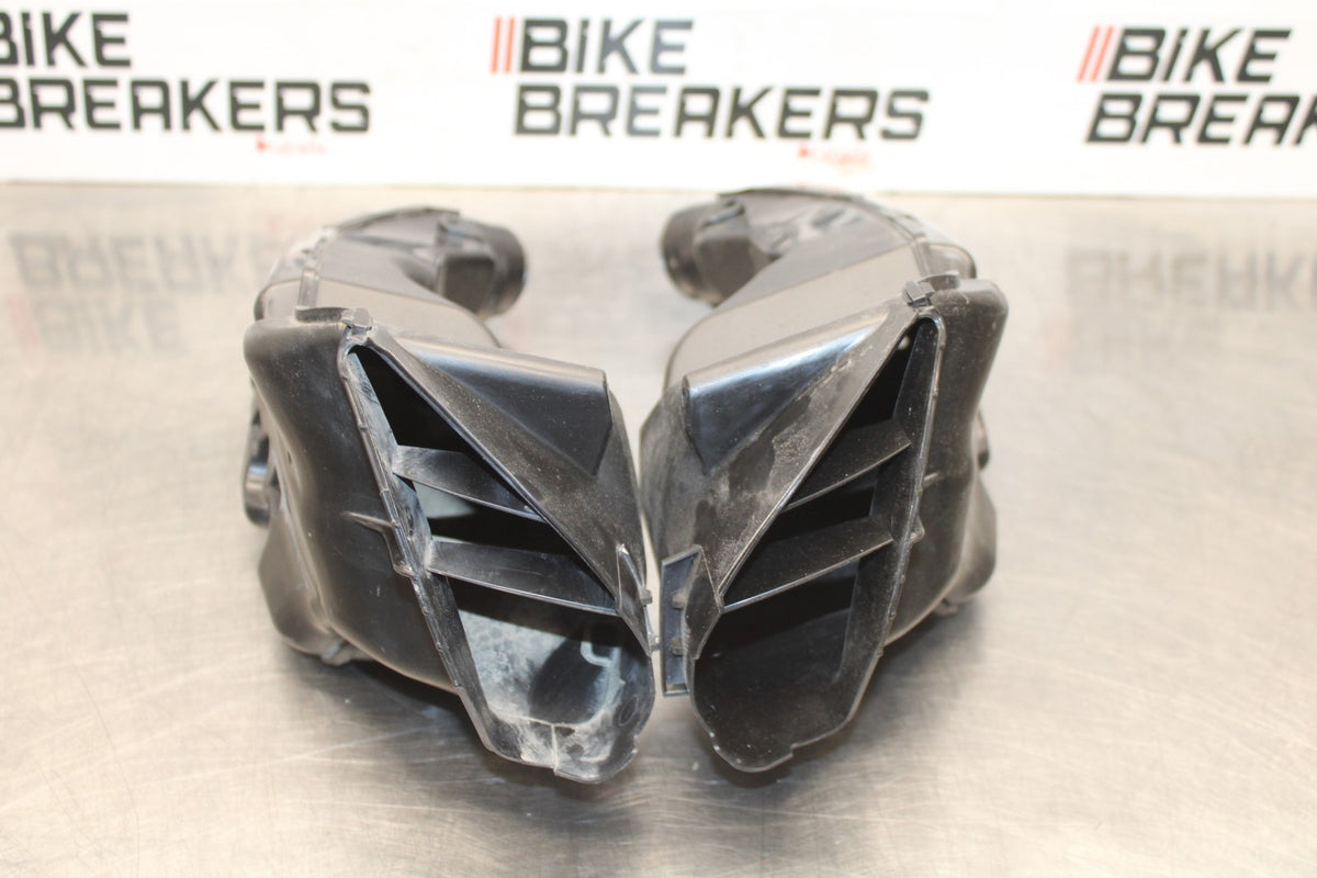 11-24 SUZUKI GSXR750 RIGHT LEFT AIR INTAKE DUCTS BB880