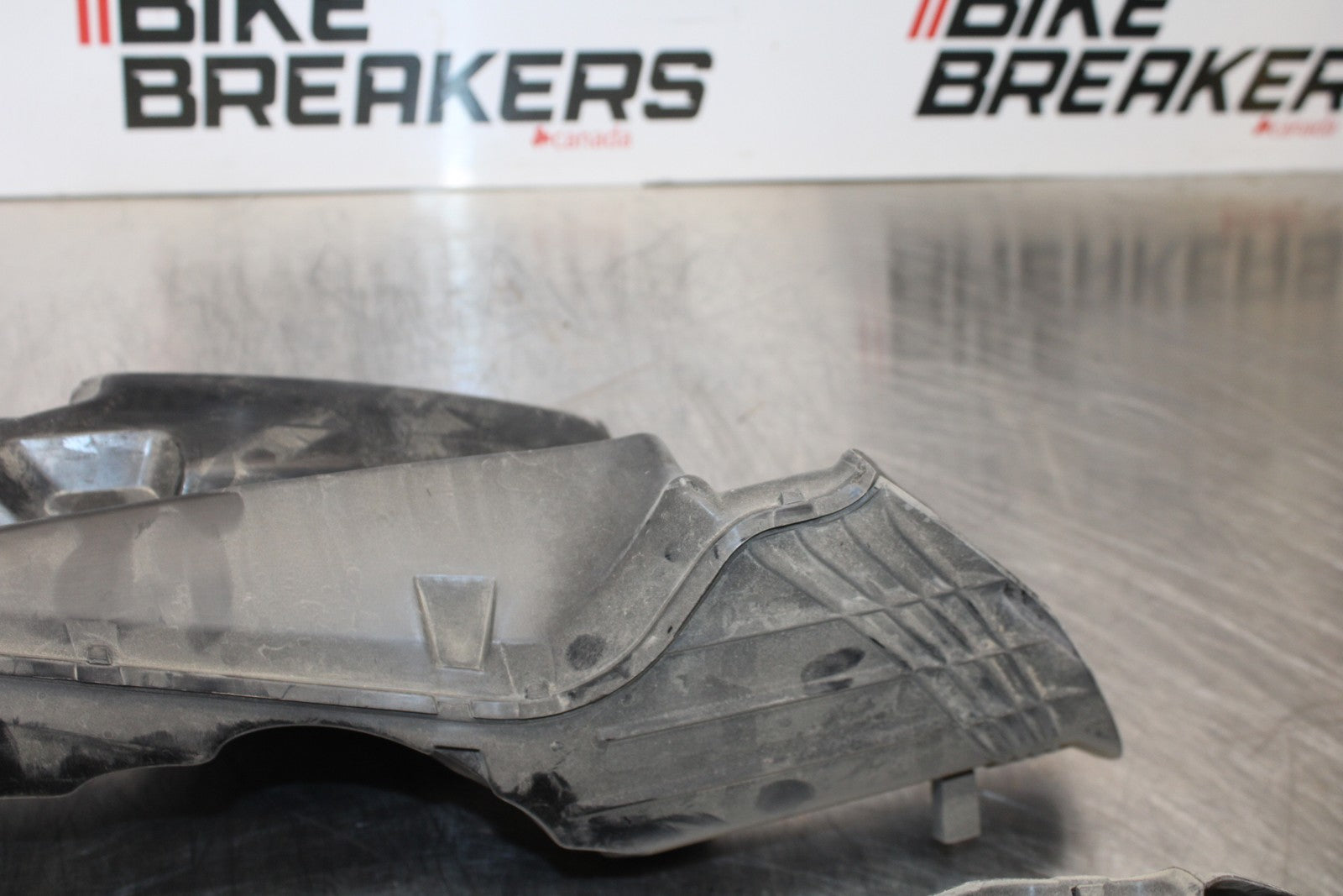 06-07 SUZUKI GSXR 600 RIGHT LEFT AIR INTAKE DUCTS BB170