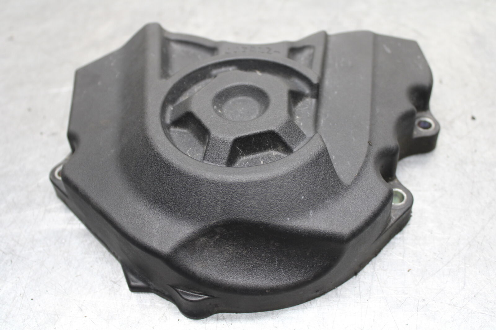 16 KAWASAKI NINJA ZX10R ENGINE SPROCKET COVER BB650