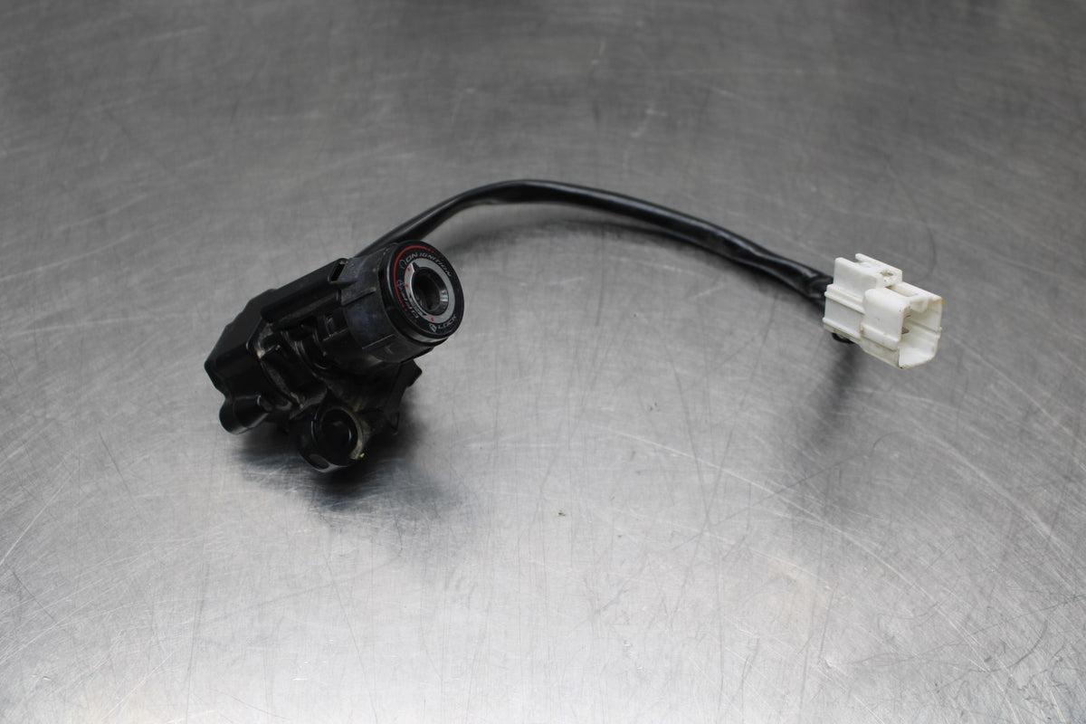 18-26 KAWASAKI Z400 IGNITION LOCK NO KEY BB852