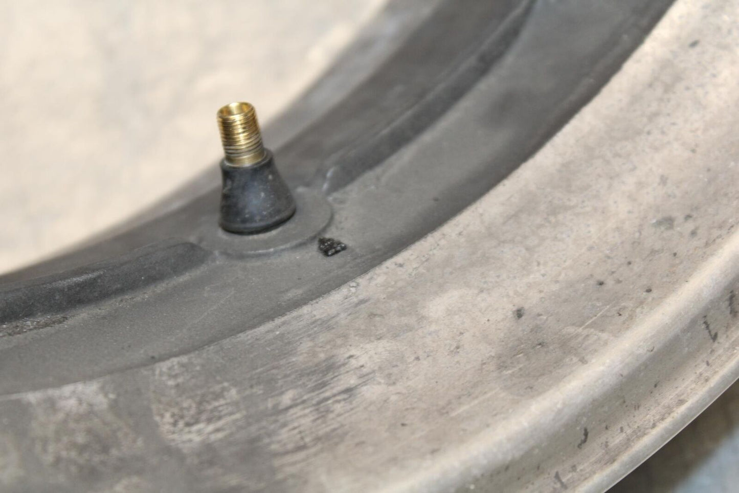 2000 Honda Super Hawk VTR1000F WHEEL AND REAR ROTOR BACK BRAKE BB577
