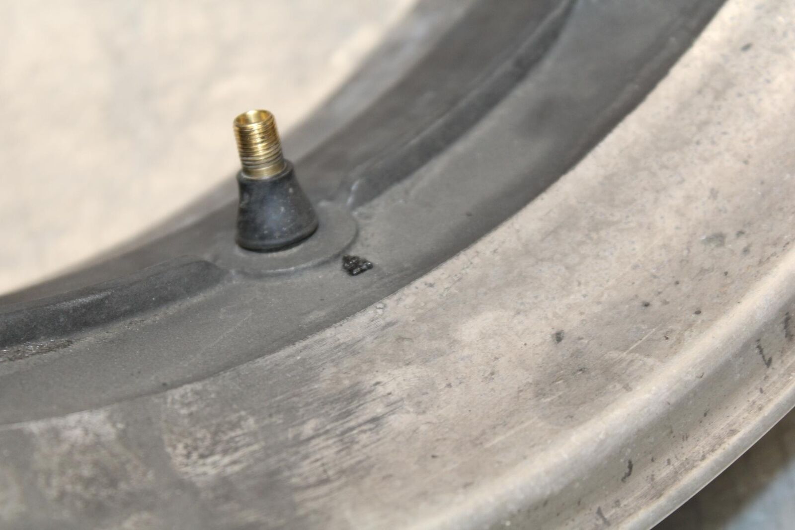 2000 Honda Super Hawk VTR1000F WHEEL AND REAR ROTOR BACK BRAKE BB577