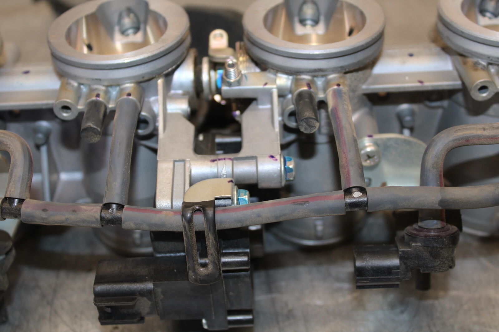 19-23 KAWASAKI NINJA ZX6R MAIN FUEL INJECTORS / THROTTLE BODIES BB701