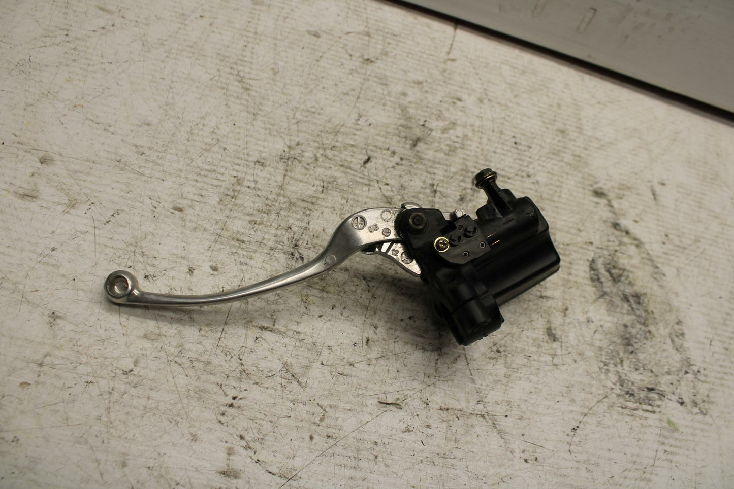 90-07 KAWASAKI ZZR 250 FRONT BRAKE MASTER CYLINDER w/ LEVER BB298