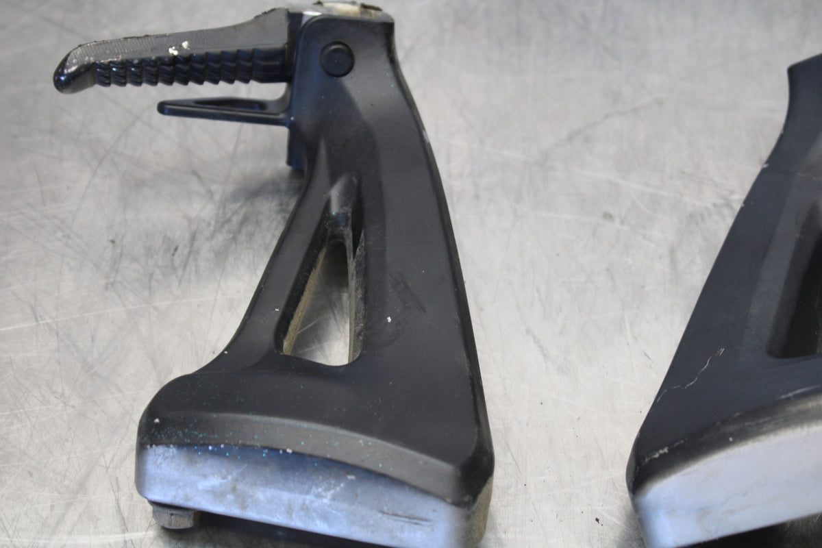 00 SUZUKI SV650 REAR BACK PASSENGER PEG SET PAIR BB156