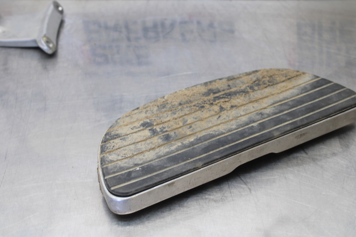 05-06 VICTORY KINGPIN DELUXE LEFT FRONT FOOT REST PEG STEP BB195