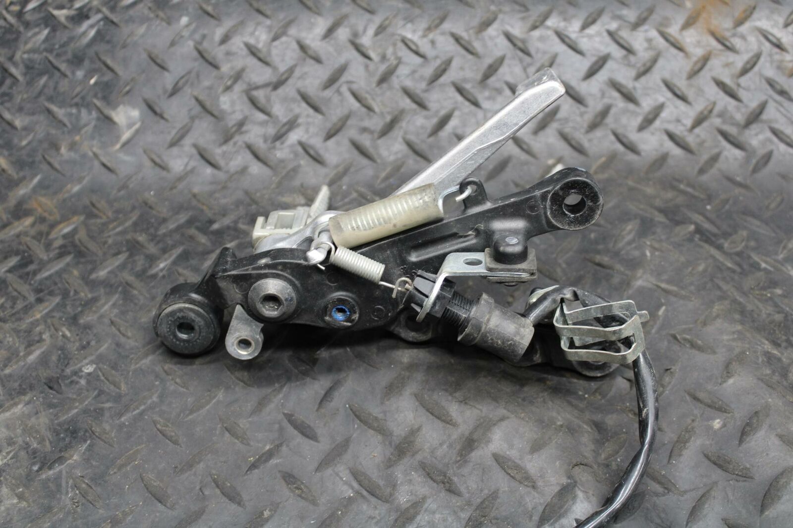 08-16 YAMAHA YZF R6 RIGHT REARSET REAR SET DRIVER FOOT PEG REST STOP BB209