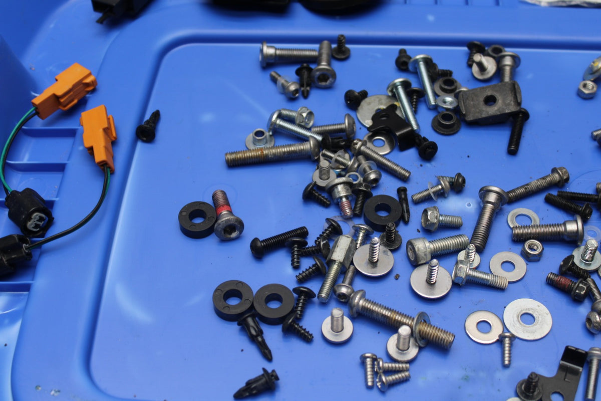 24-25 KAWASAKI NINJA ZX4R BOLTS HARDWARE MOTOR SCREWS BB827