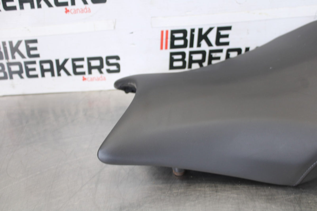 17-20 BMW S1000R FRONT DRIVERS SEAT PAD SADDLE PILLION BB909
