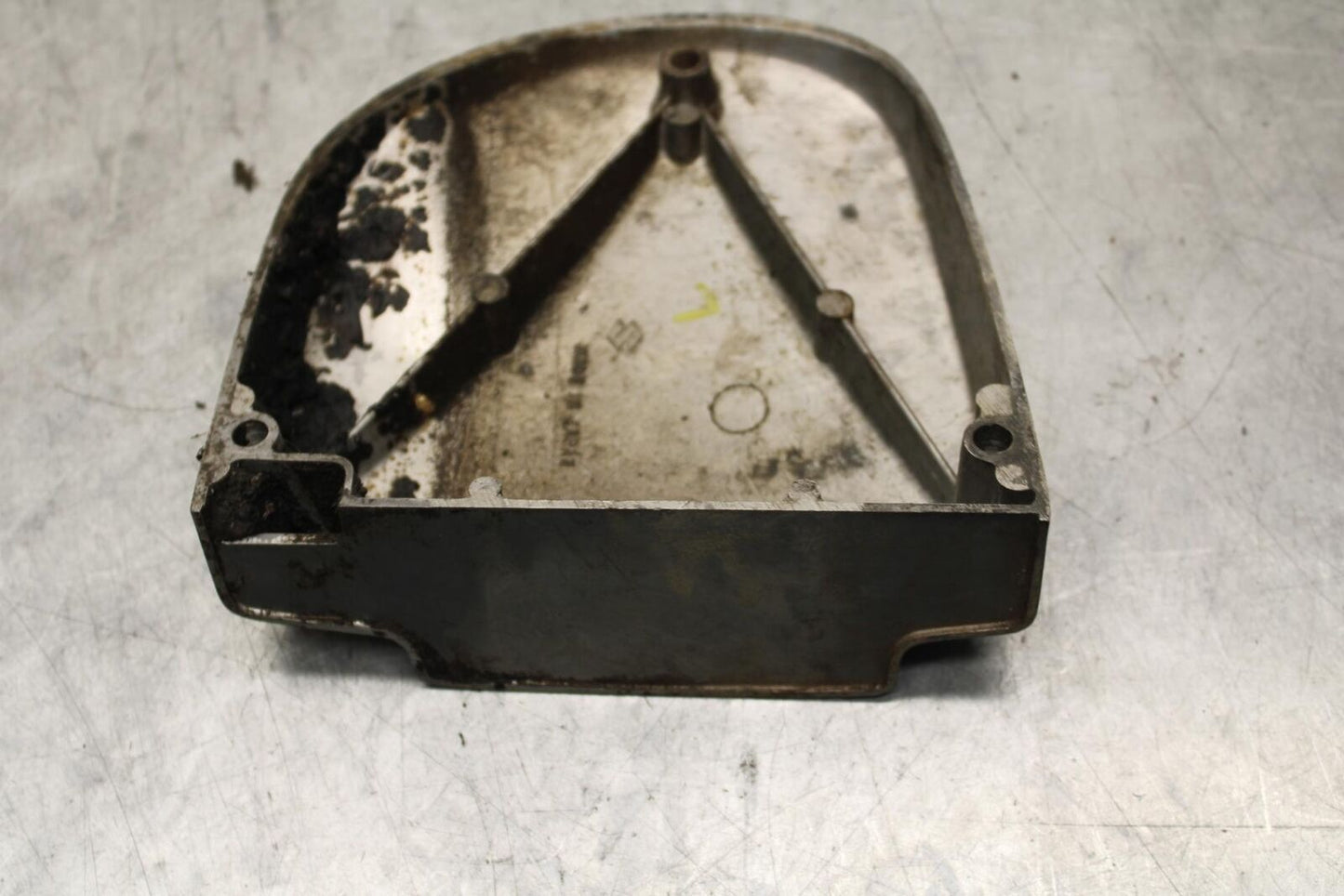 75 SUZUKI GT 550 ENGINE SPROCKET COVER BB67