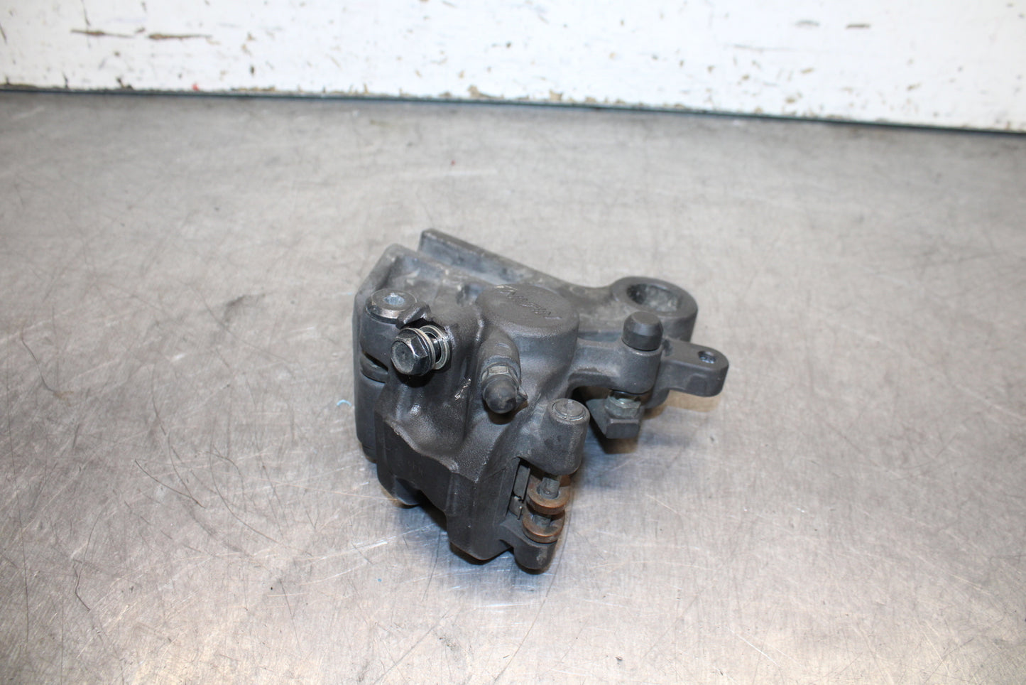 13-17 KAWASAKI NINJA ZX6R ZX636E REAR BACK BRAKE CALIPER W MOUNT BRACKET BB735