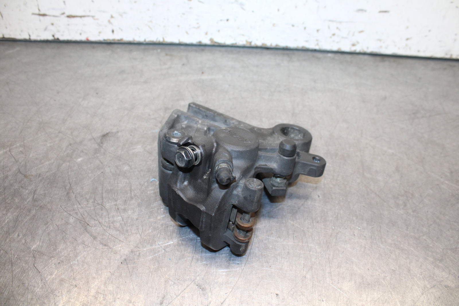 13-17 KAWASAKI NINJA ZX6R ZX636E REAR BACK BRAKE CALIPER W MOUNT BRACKET BB735