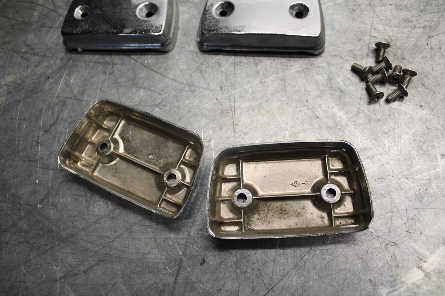 1982 Suzuki GS450L ENGINE CAM CAP COVER BB52