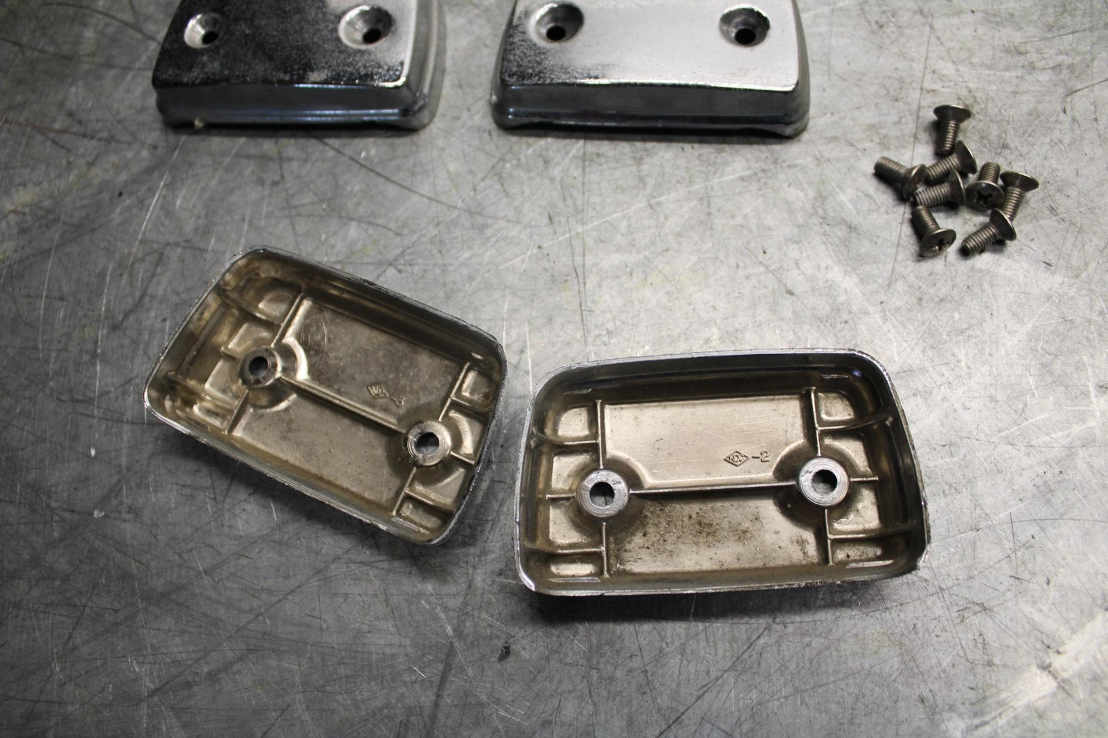 1982 Suzuki GS450L ENGINE CAM CAP COVER BB52