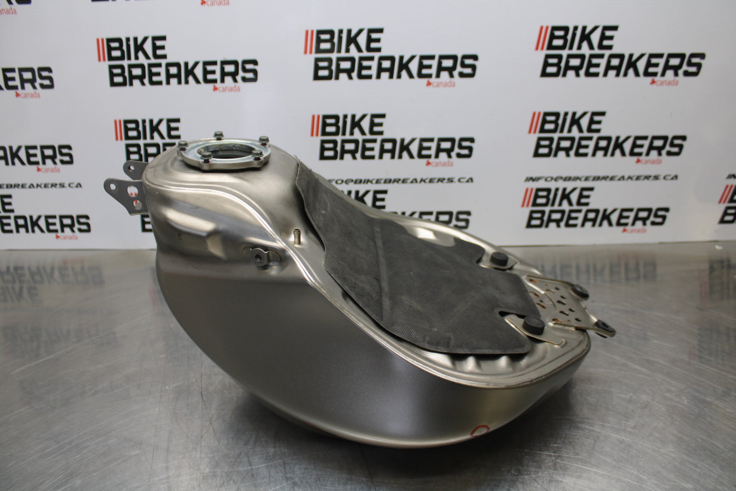 04-05 KAWASAKI NINJA ZX10R GAS TANK FUEL CELL PETROL RESERVOIR BB163