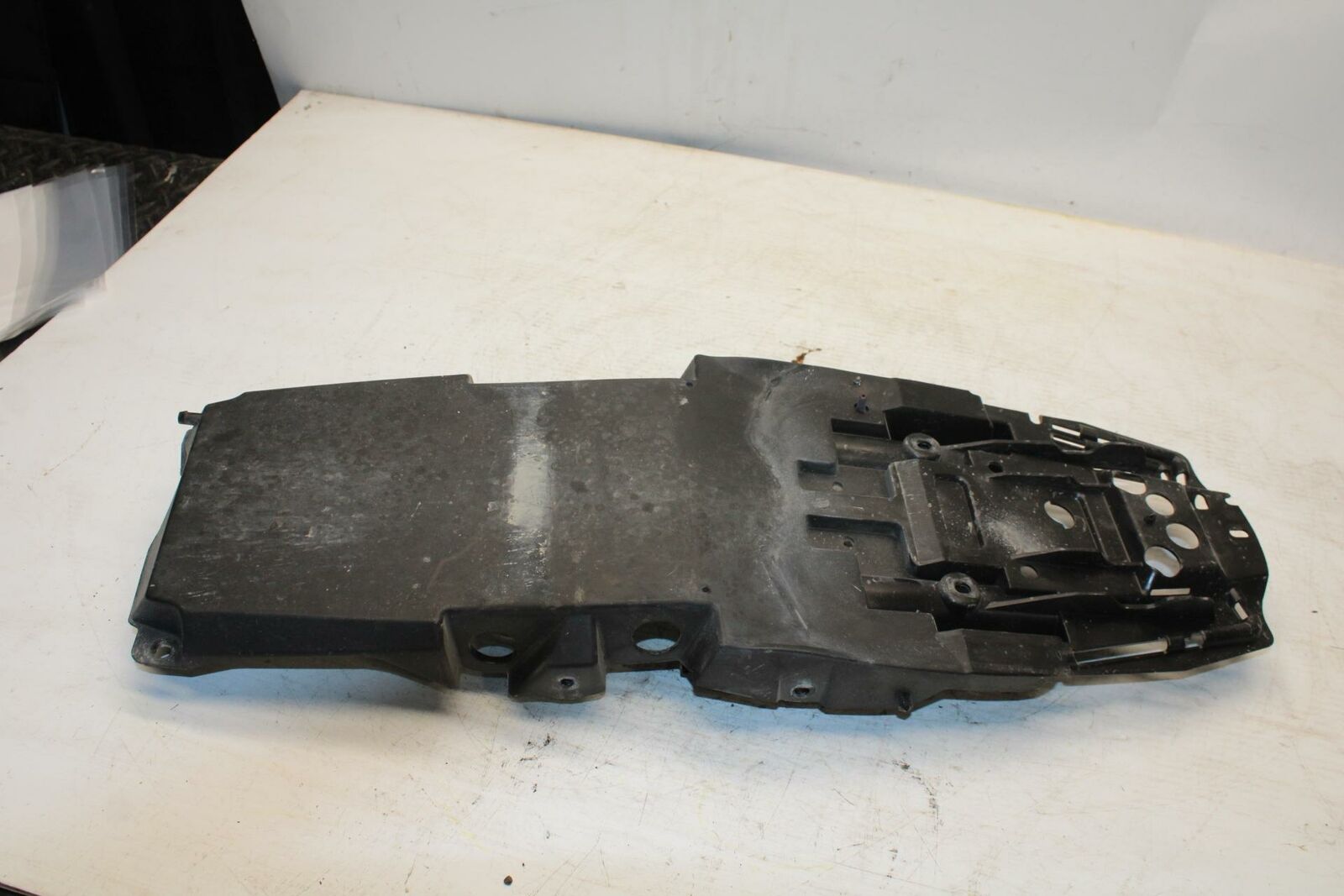 07-16 TRIUMPH STREET TRIPLE REAR BACK TAIL UNDERTAIL BATTERY TRAY PLASTIC BB361