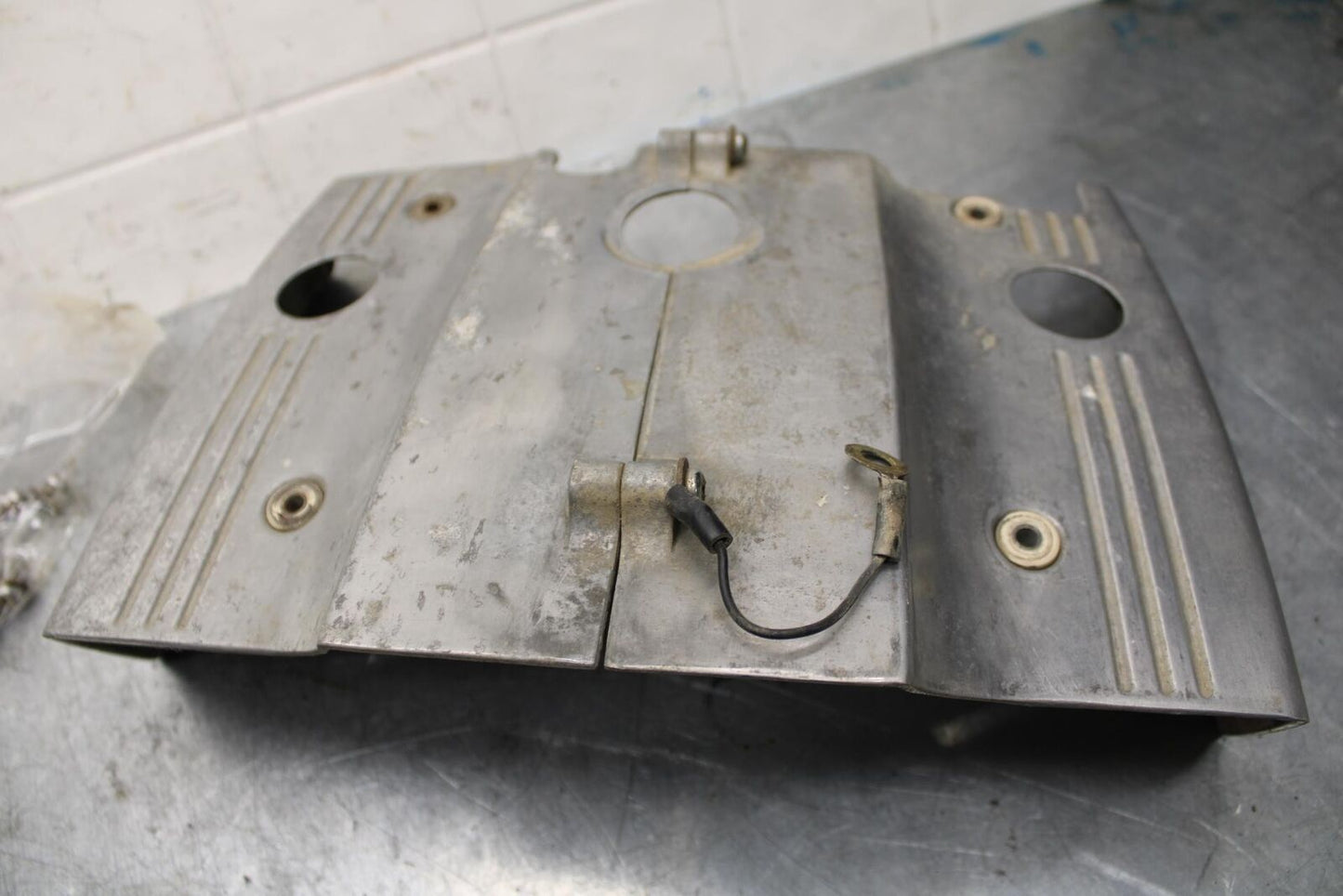 75 SUZUKI GT 550  RAM AIR INTAKE DUCT COVER BB72