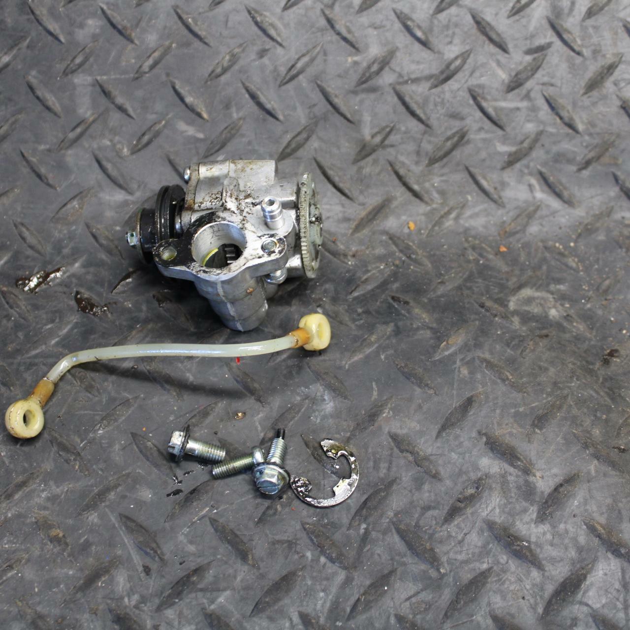 71 YAMAHA L5 ENGINE MOTOR OIL PUMP BB230