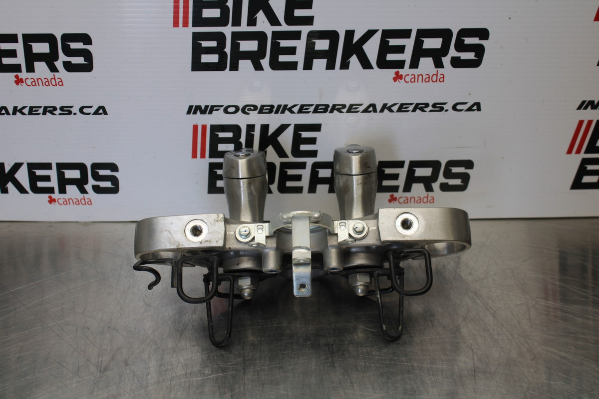 09 YAMAHA V STAR 950 FORKS UPPER TRIPLE TREE CLAMP BB172