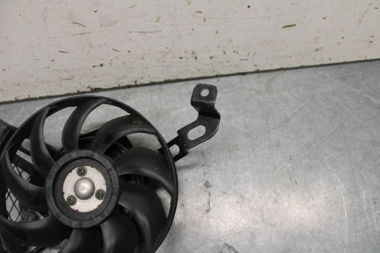 05-06 SUZUKI GSXR1000 ENGINE RADIATOR COOLING FAN 17800-41G00 BB677