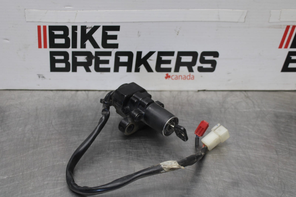 03 YAMAHA YZF R1 IGNITION LOCK KEY SET W/ GAS CAP AND SEAT LOCK BB895