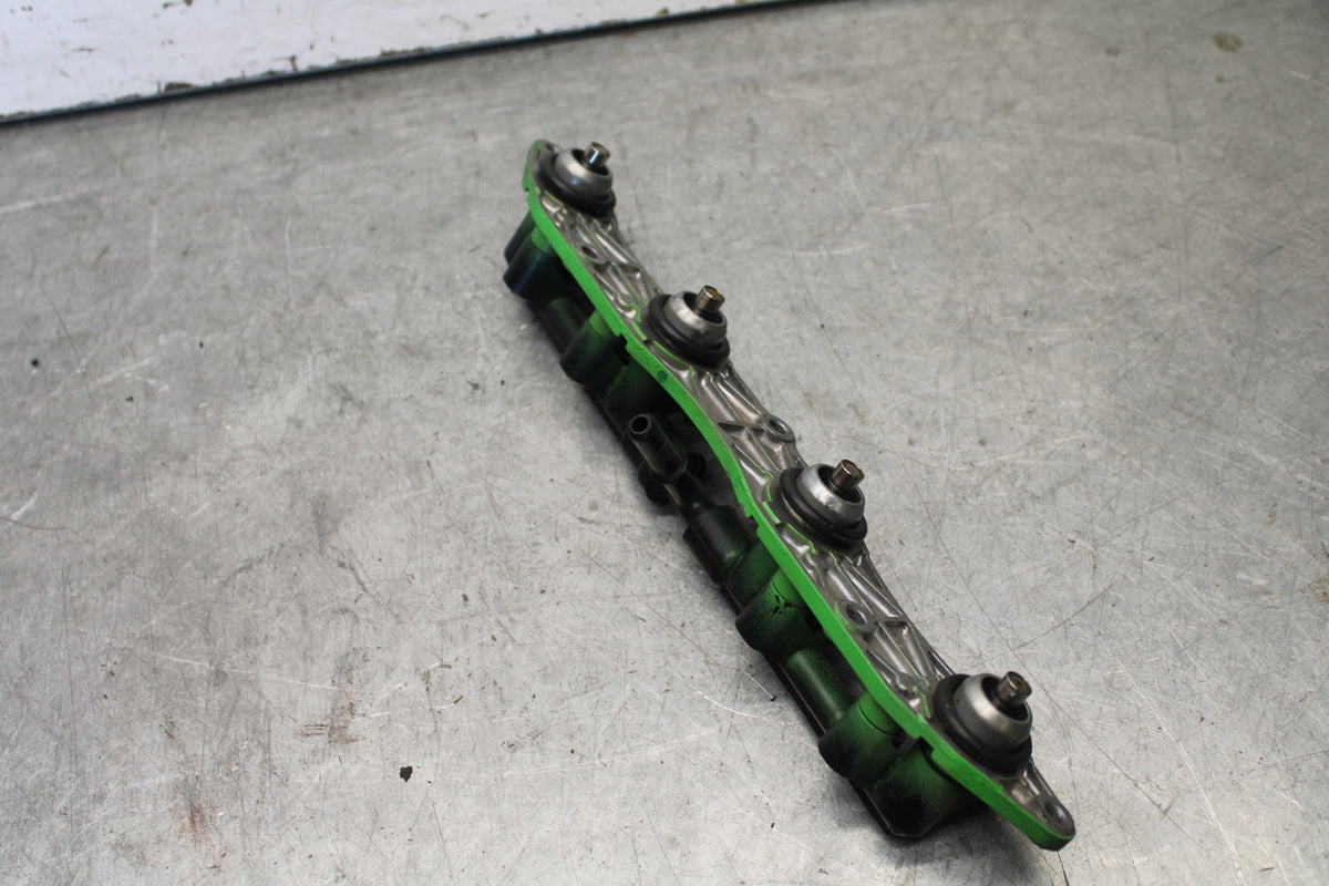 09-12 KAWASAKI NINJA ZX6R ZX600R SECONDARY FUEL INJECTORS TOP GAS RAIL BB656